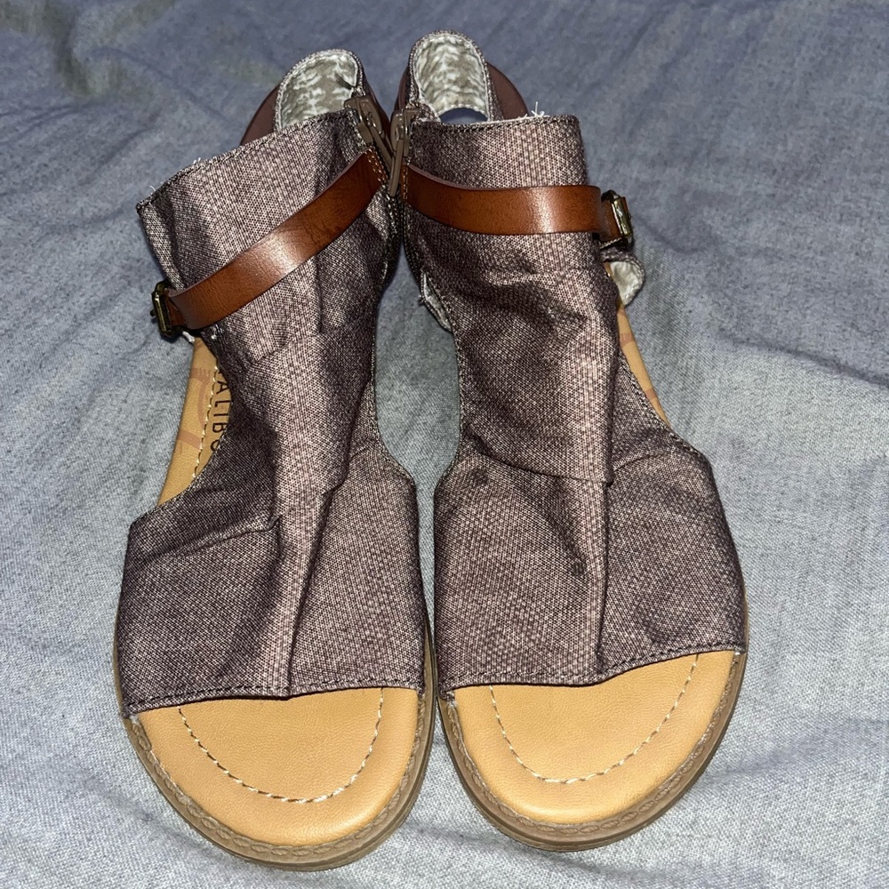 Sandles - Picture 3 of 4